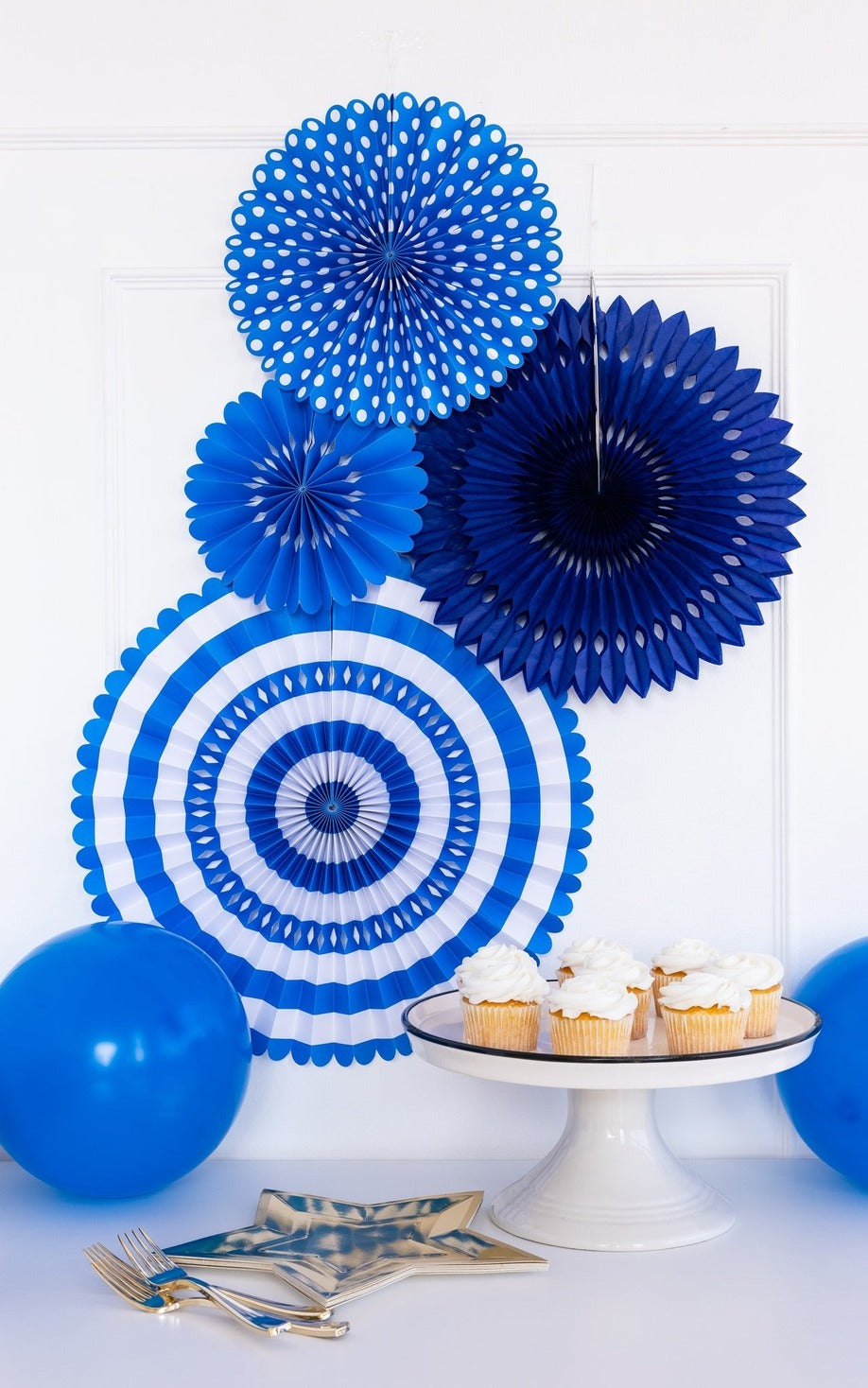 Blue and White Party Fan Set Backdrop